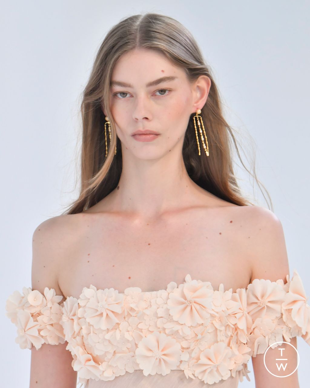 Fashion Week Paris Spring/Summer 2024 look 12 from the Zimmermann collection 女装配饰