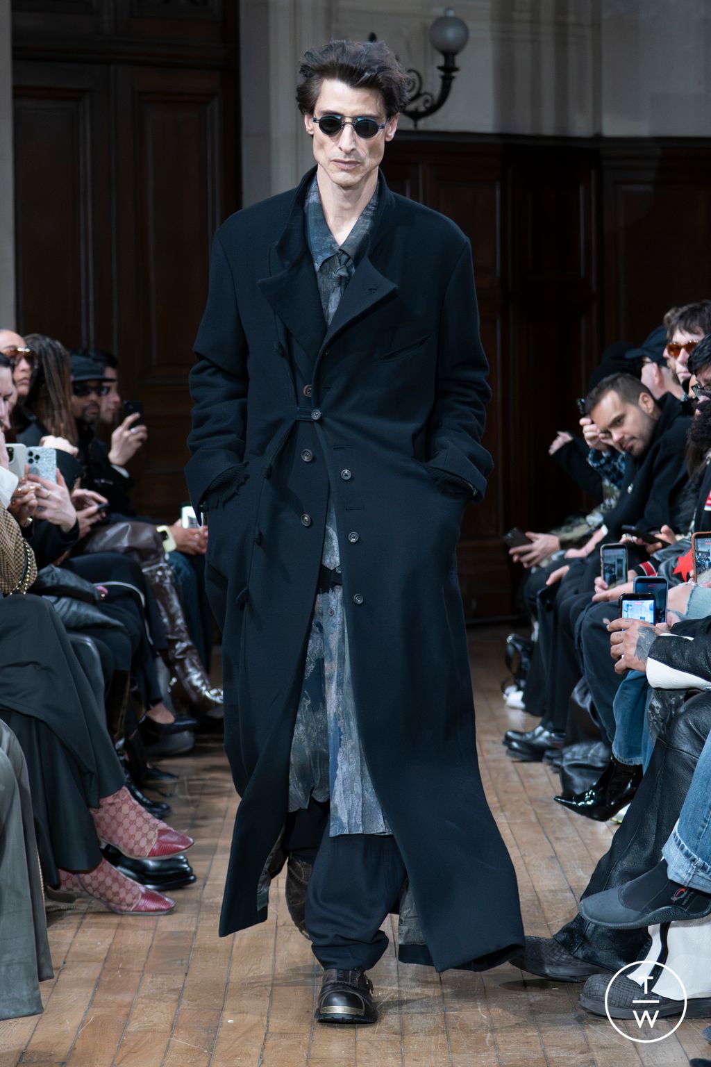 Fashion Week Paris Fall/Winter 2026 look 3 from the Ziggy Chen collection menswear