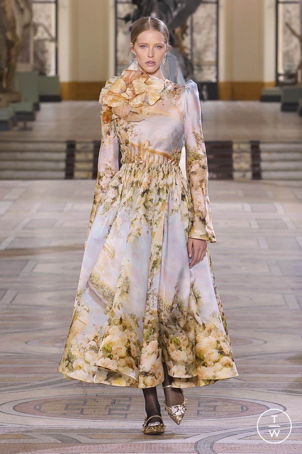 Fashion Week Paris Fall/Winter 2023 look 3 from the Zimmermann collection 女装