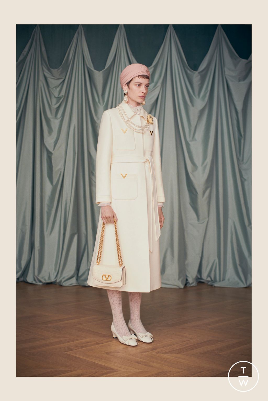 Fashion Week Paris Resort 2025 look 3 from the Valentino collection womenswear