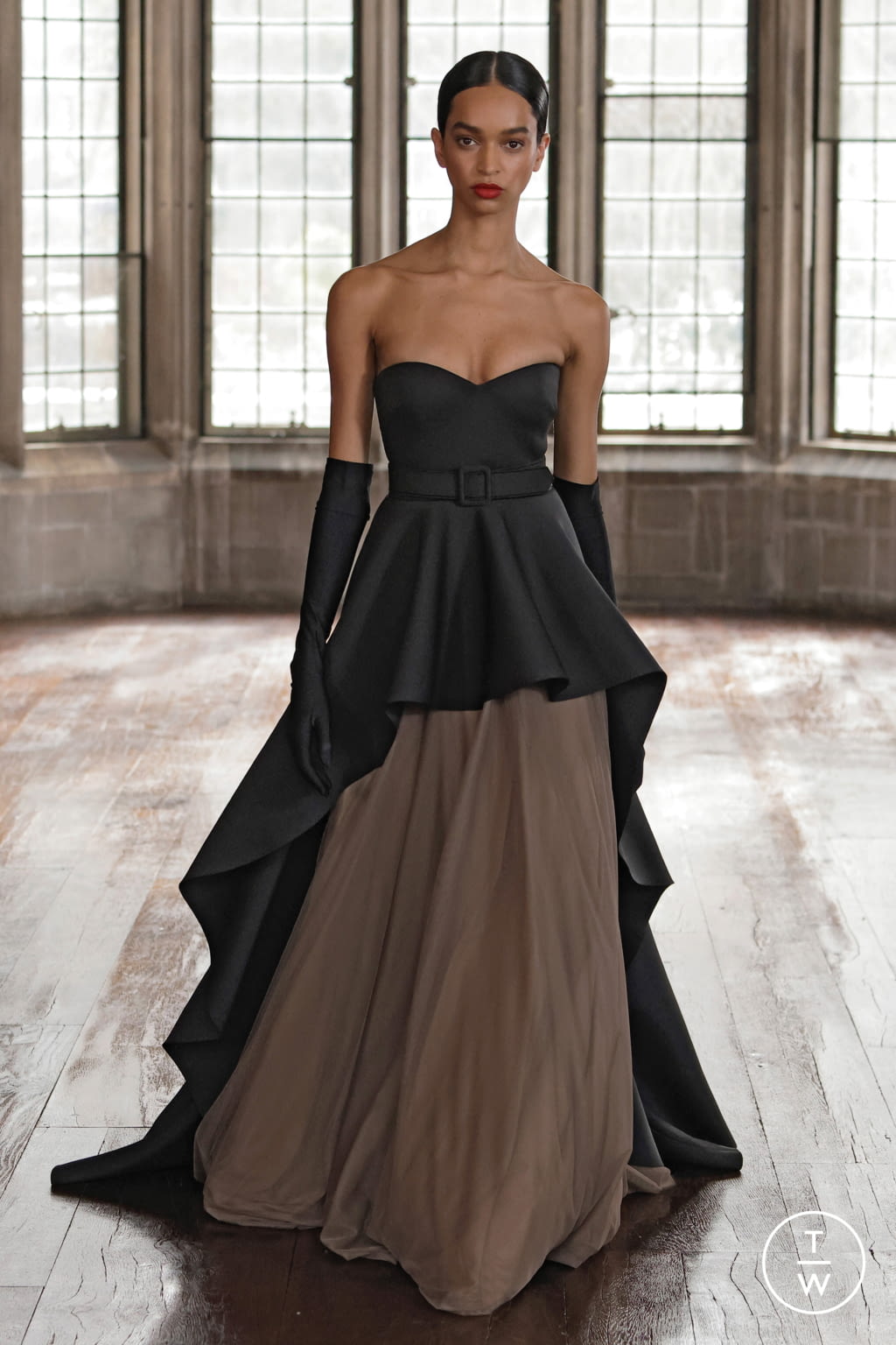Fashion Week New York Fall/Winter 2022 look 4 from the Badgley Mischka collection womenswear
