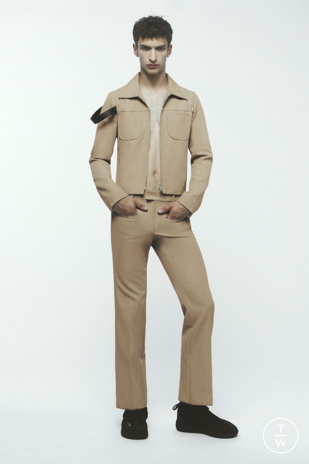 Fashion Week Paris Spring/Summer 2023 look 4 from the Courrèges collection menswear