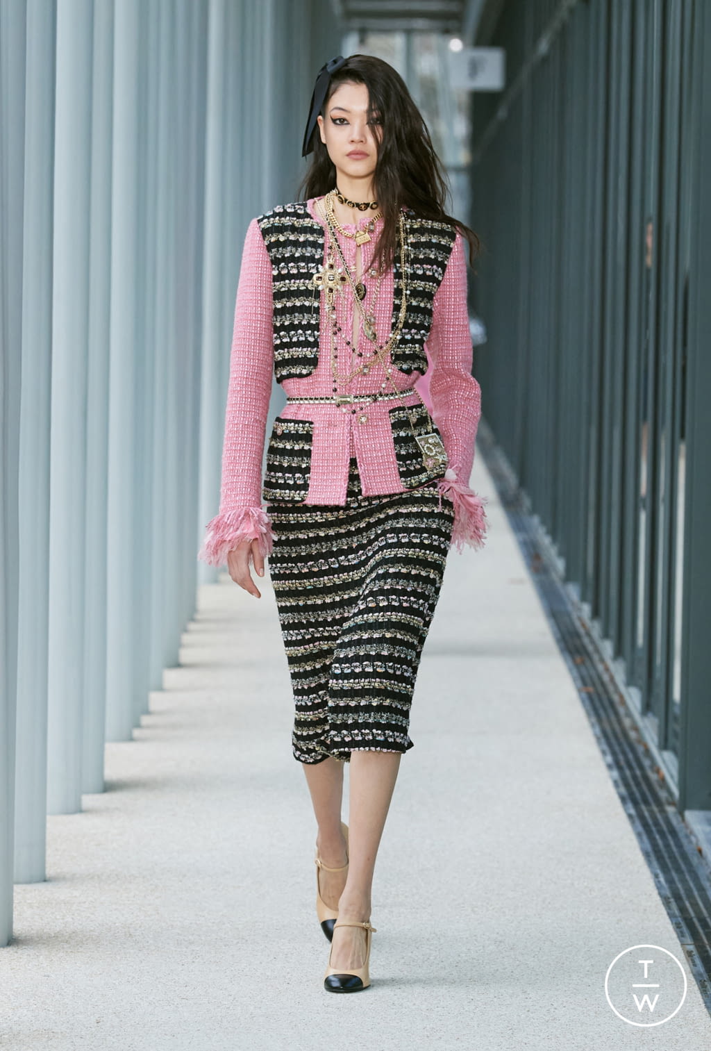 Fashion Week Paris Pre-Fall 2022 look 4 from the Chanel collection womenswear