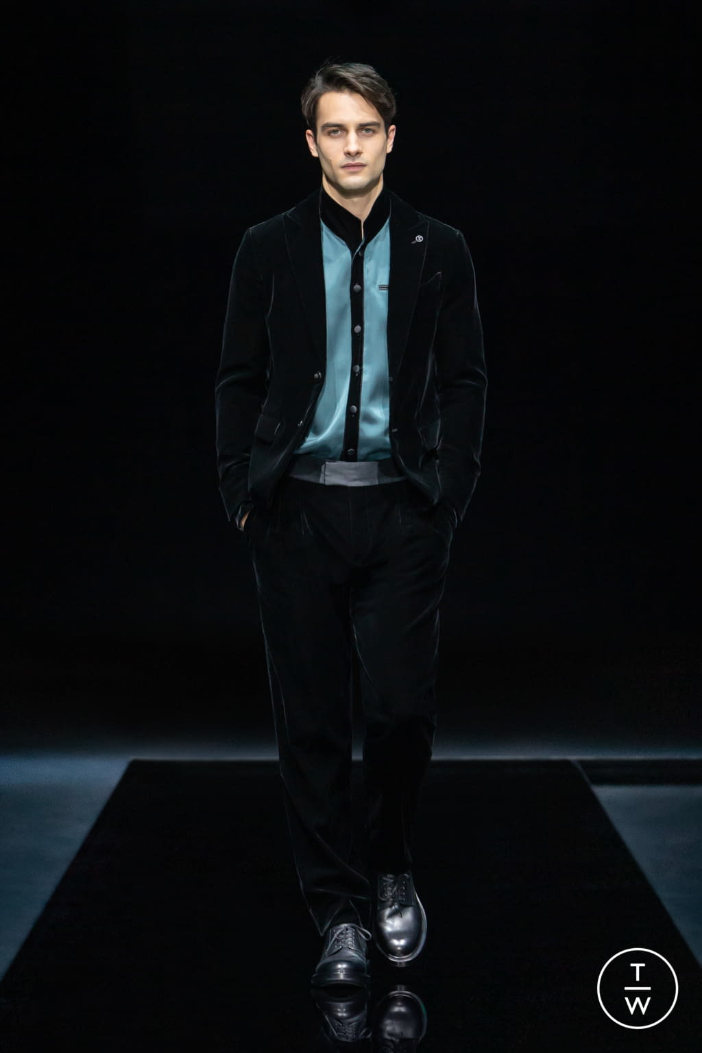 Fashion Week Milan Fall/Winter 2021 look 4 from the Giorgio Armani collection 女装