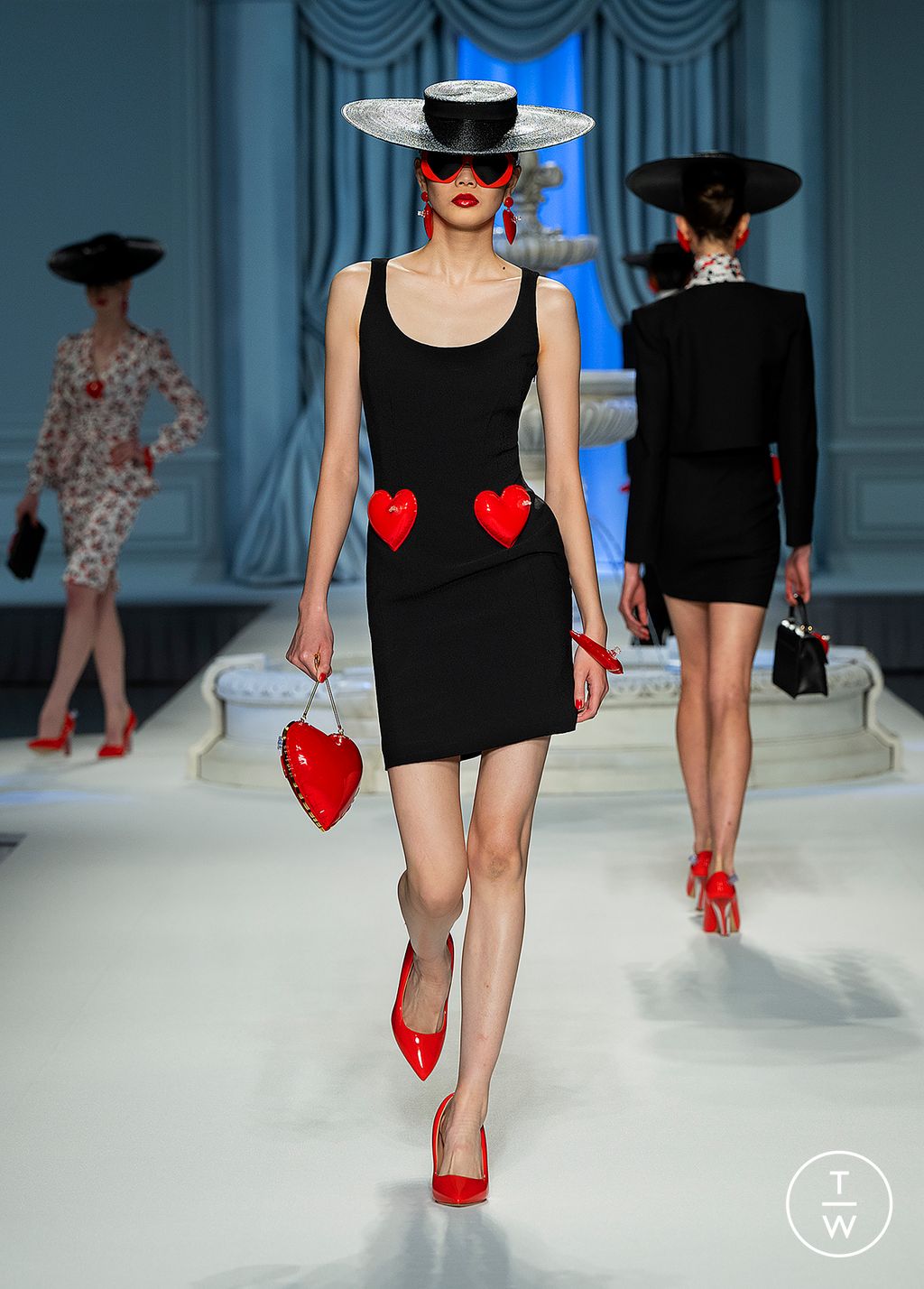 Fashion Week Milan Spring/Summer 2023 look 4 from the Moschino collection womenswear