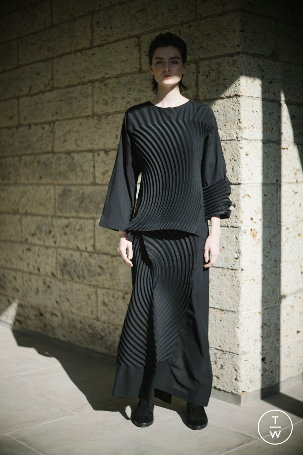 Fashion Week Paris Fall/Winter 2021 look 4 de la collection Issey Miyake womenswear