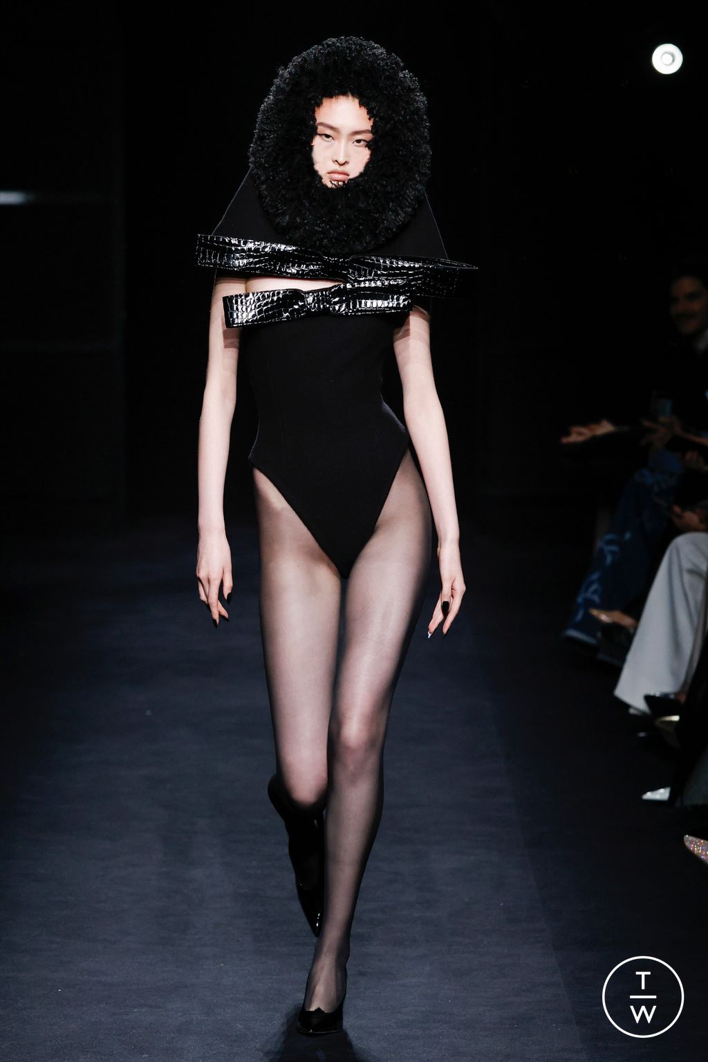 Fashion Week Paris Fall/Winter 2024 look 4 from the Nina Ricci collection 女装