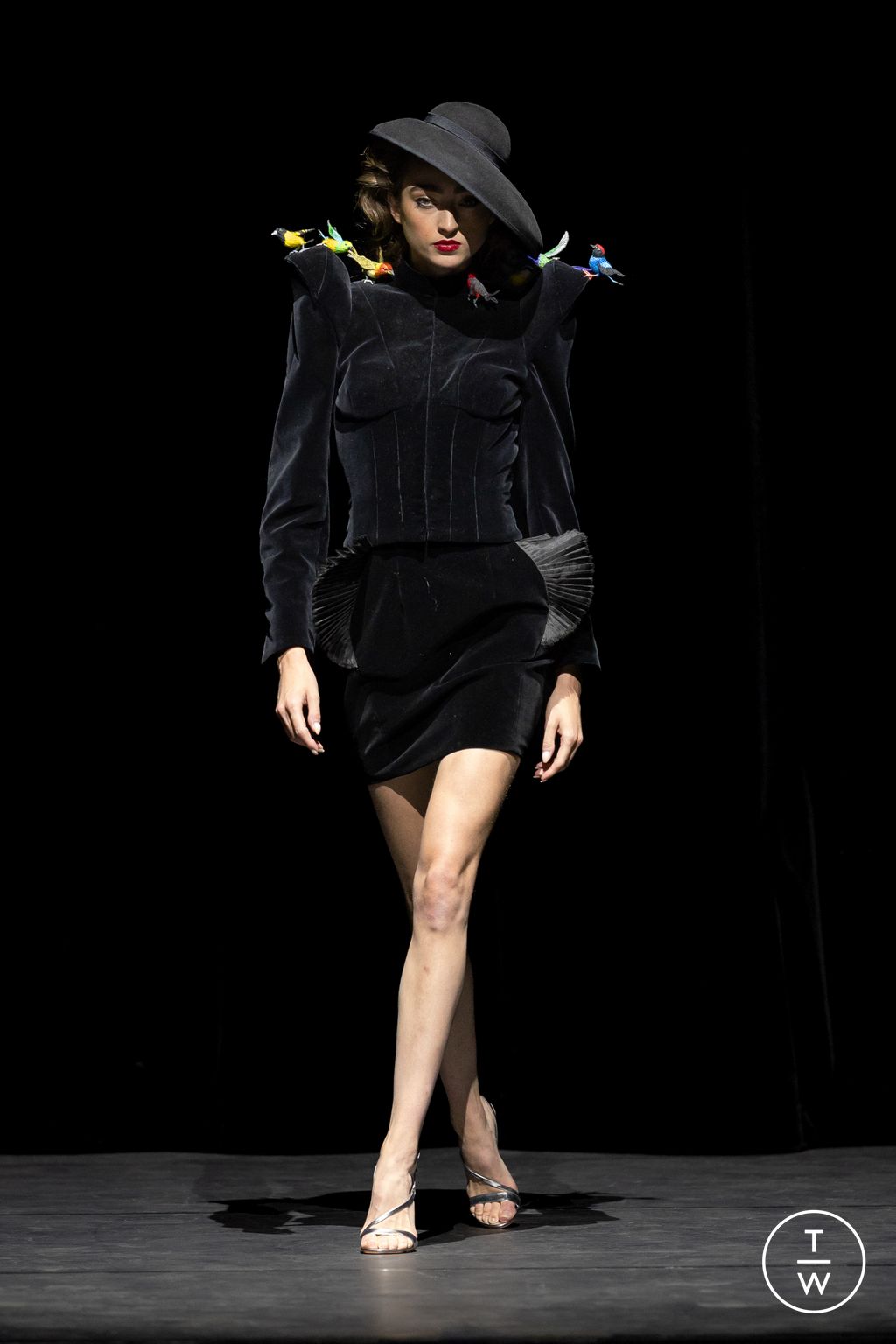 Fashion Week Paris Fall/Winter 2025 look 4 de la collection Ronald Van Der Kemp couture