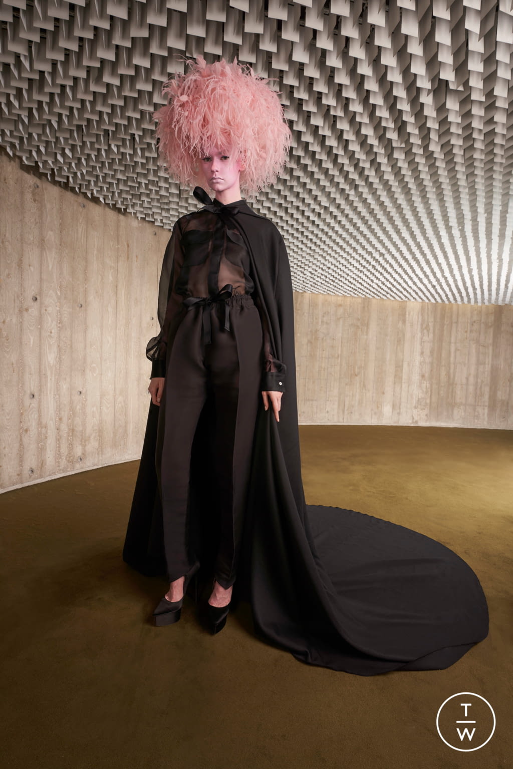 Fashion Week Paris Fall/Winter 2021 look 4 de la collection Giambattista Valli couture