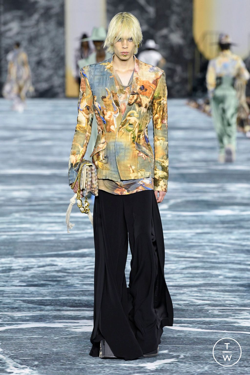 Fashion Week Paris Spring/Summer 2023 look 17 from the Balmain collection womenswear