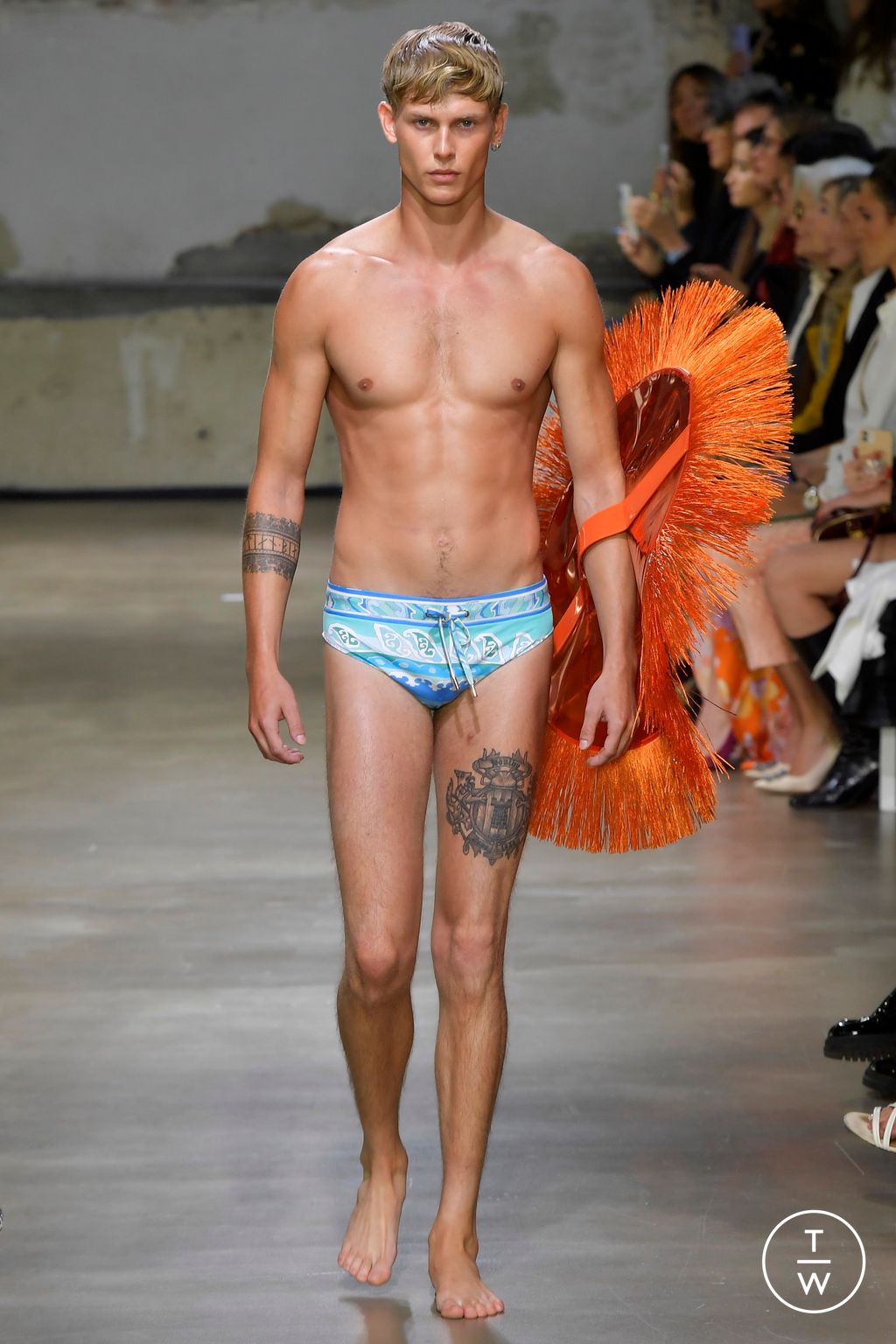 Fashion Week Paris Spring/Summer 2023 look 16 from the Leonard Paris collection 女装