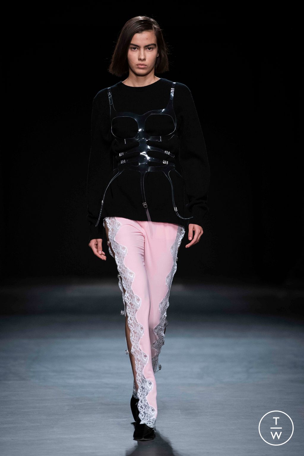 Fashion Week London Spring/Summer 2023 look 27 from the Christopher Kane collection womenswear