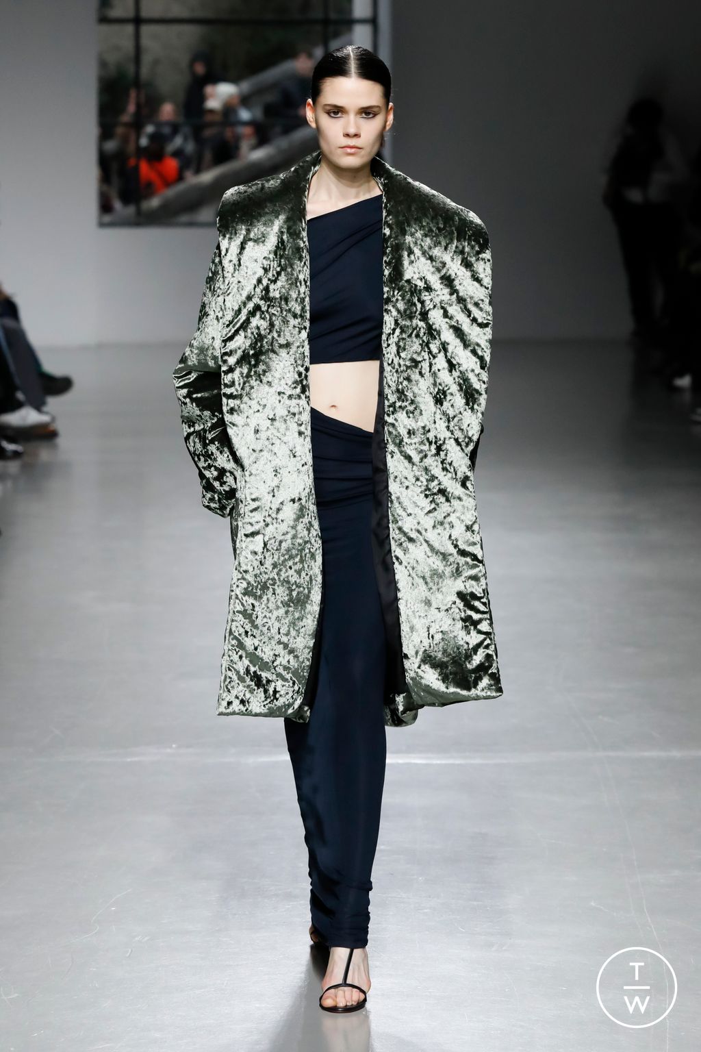 Fashion Week Paris Fall/Winter 2023 look 4 de la collection Atlein womenswear