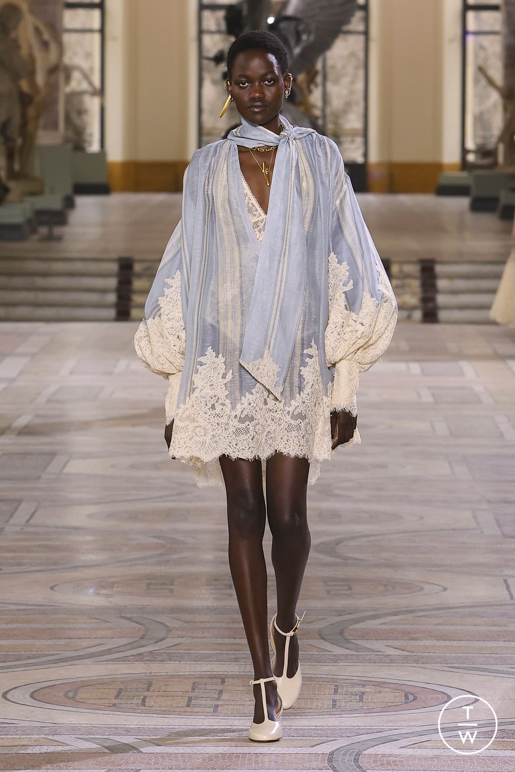 Fashion Week Paris Fall/Winter 2023 look 4 de la collection Zimmermann womenswear