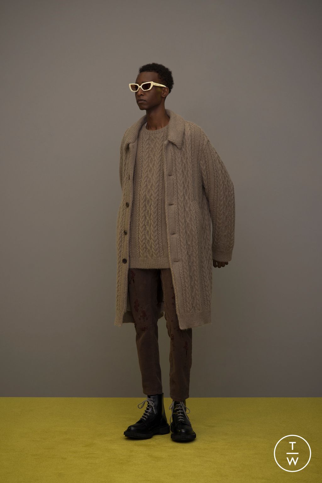 Fashion Week Paris Fall/Winter 2023 look 10 from the Undercover collection menswear