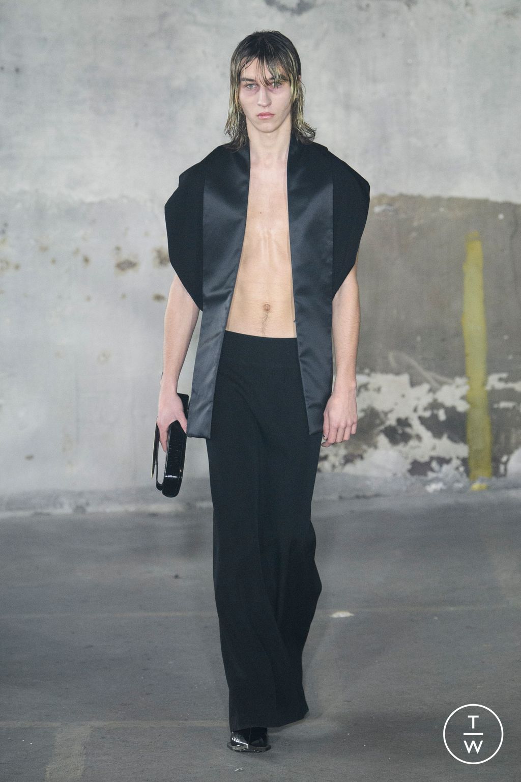 Fashion Week Paris Fall/Winter 2023 look 5 from the Sankuanz collection menswear