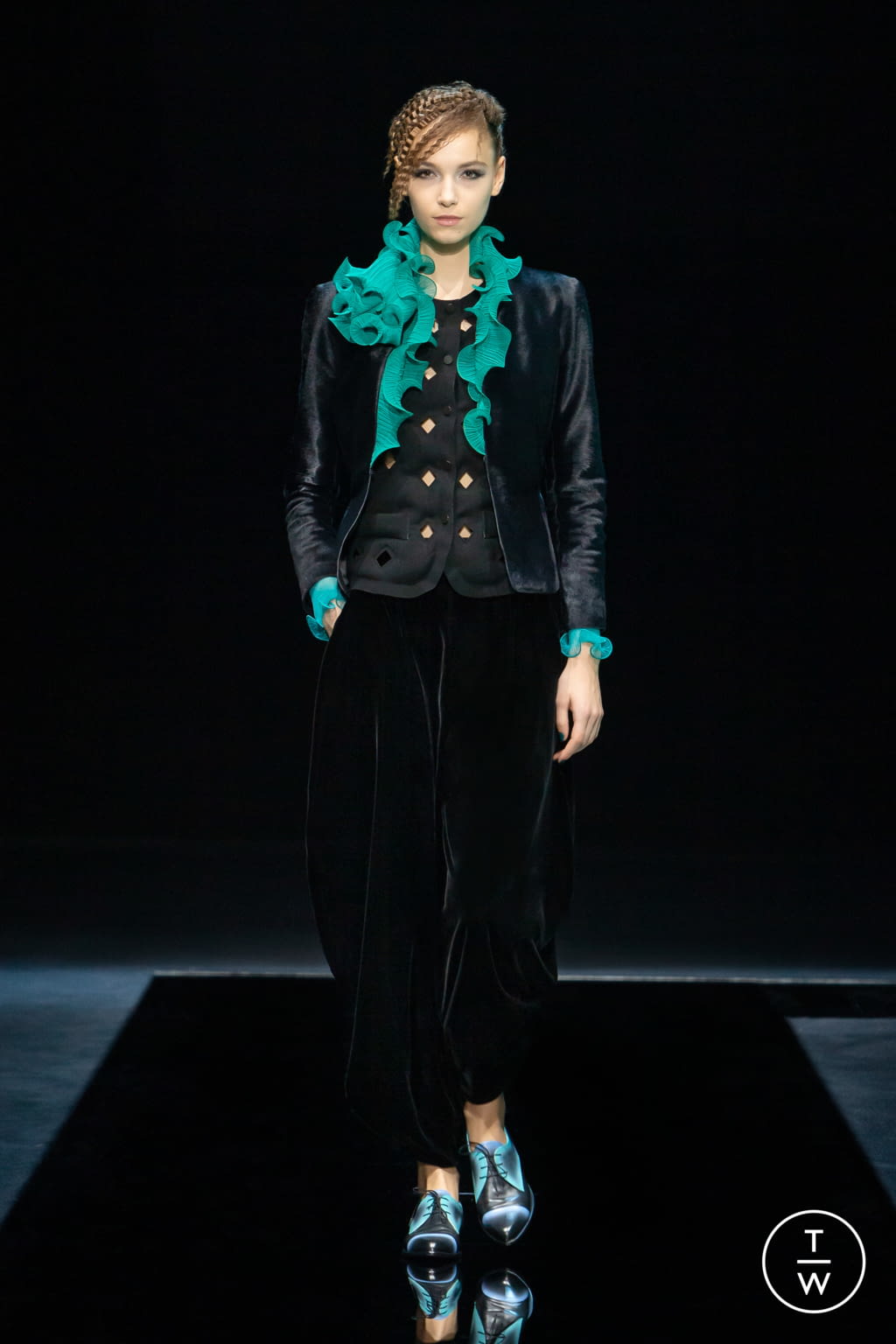 Fashion Week Milan Fall/Winter 2021 look 5 from the Giorgio Armani collection womenswear