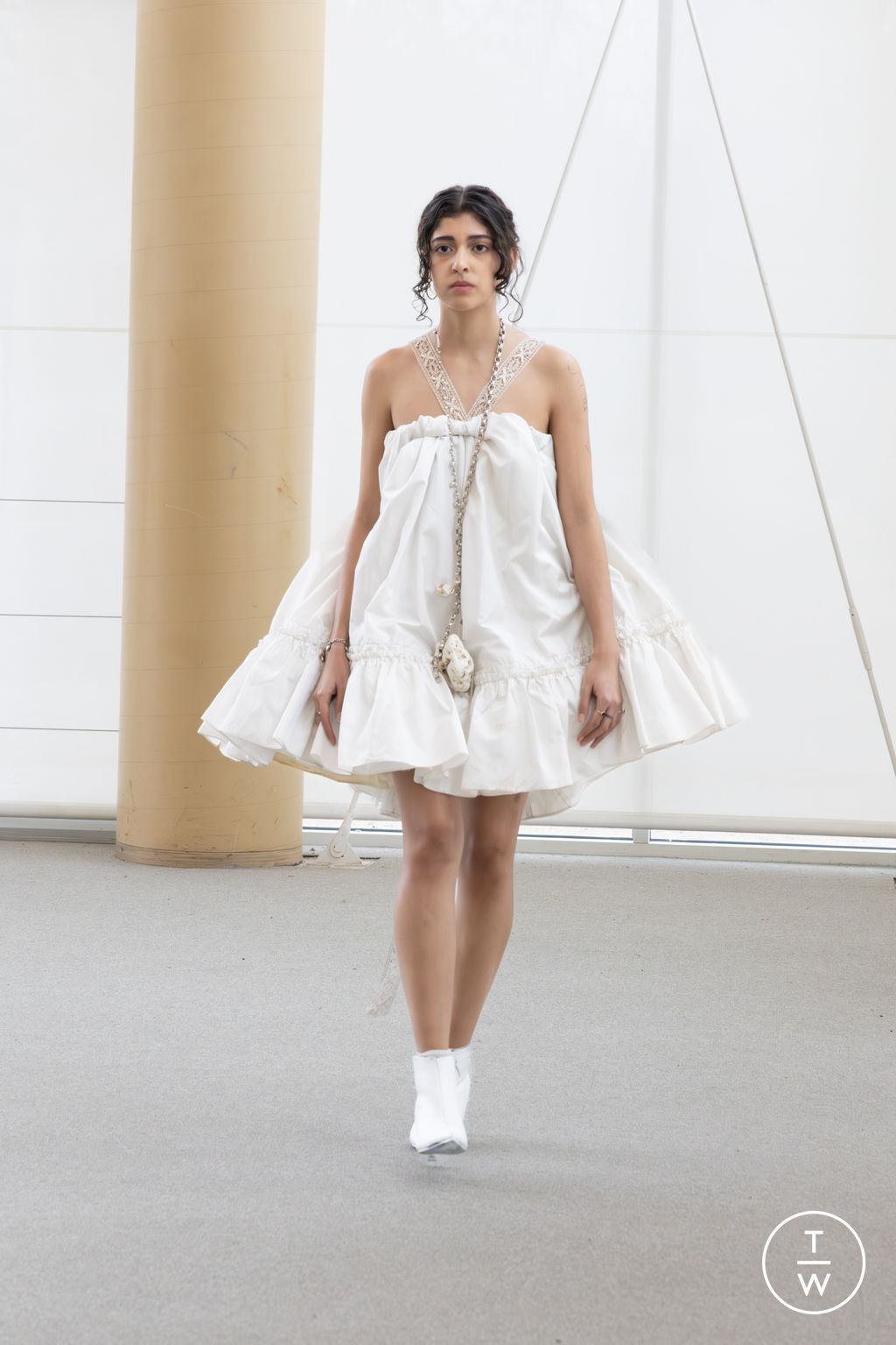 Fashion Week Paris Spring/Summer 2026 look 5 from the Aelis collection 高级定制