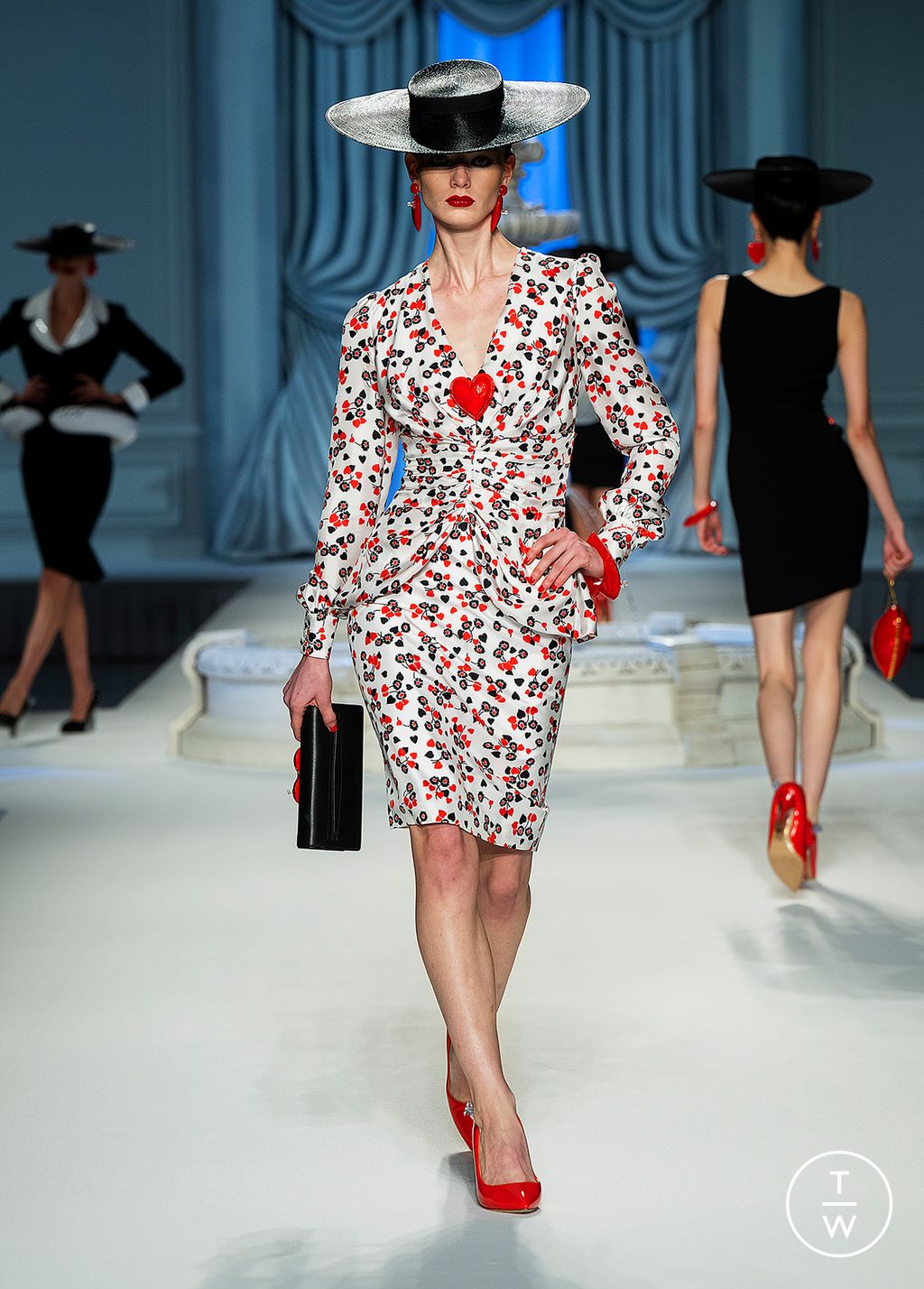 Fashion Week Milan Spring/Summer 2023 look 5 from the Moschino collection womenswear
