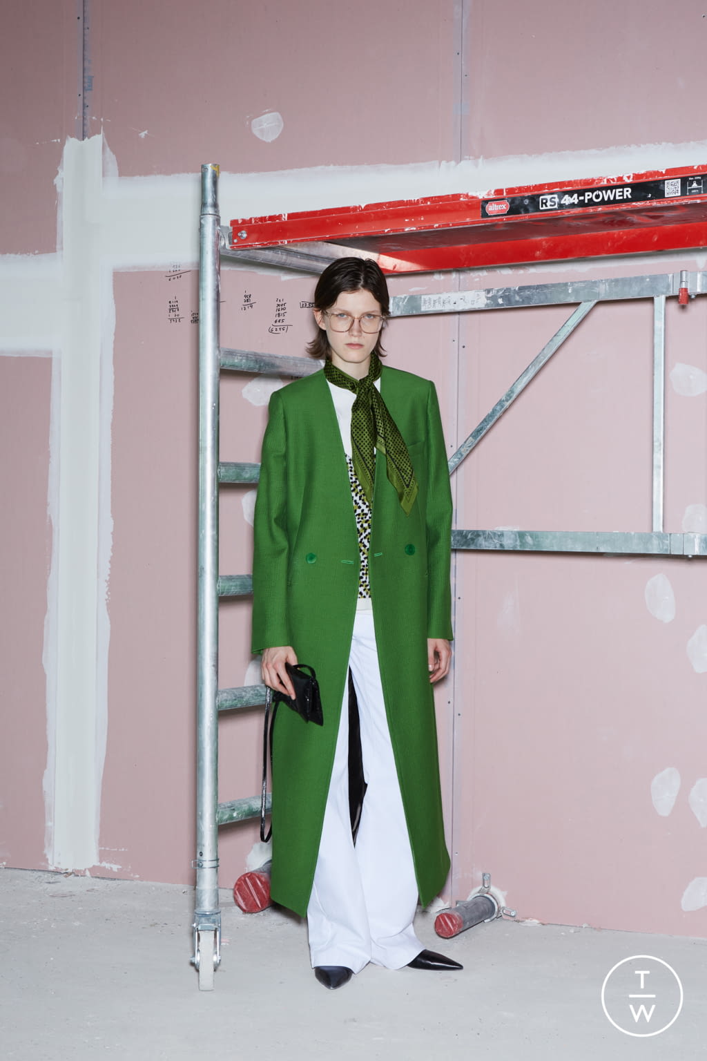 Fashion Week Paris Resort 2022 look 5 de la collection Christian Wijnants womenswear