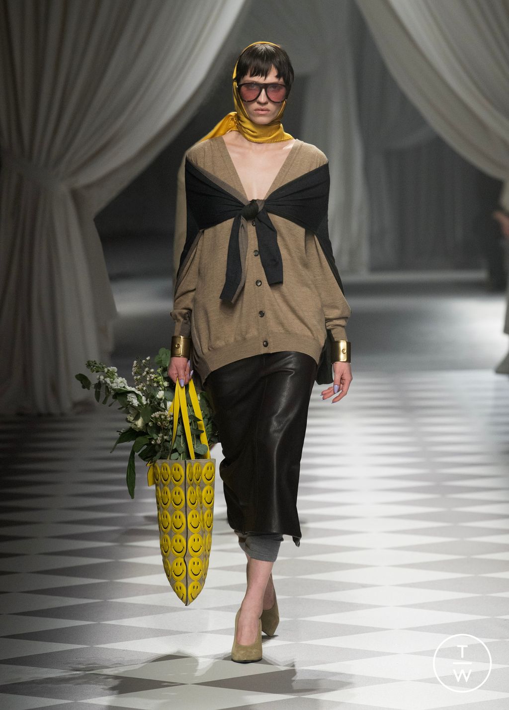 Fashion Week Milan Fall/Winter 2024 look 5 de la collection Moschino womenswear