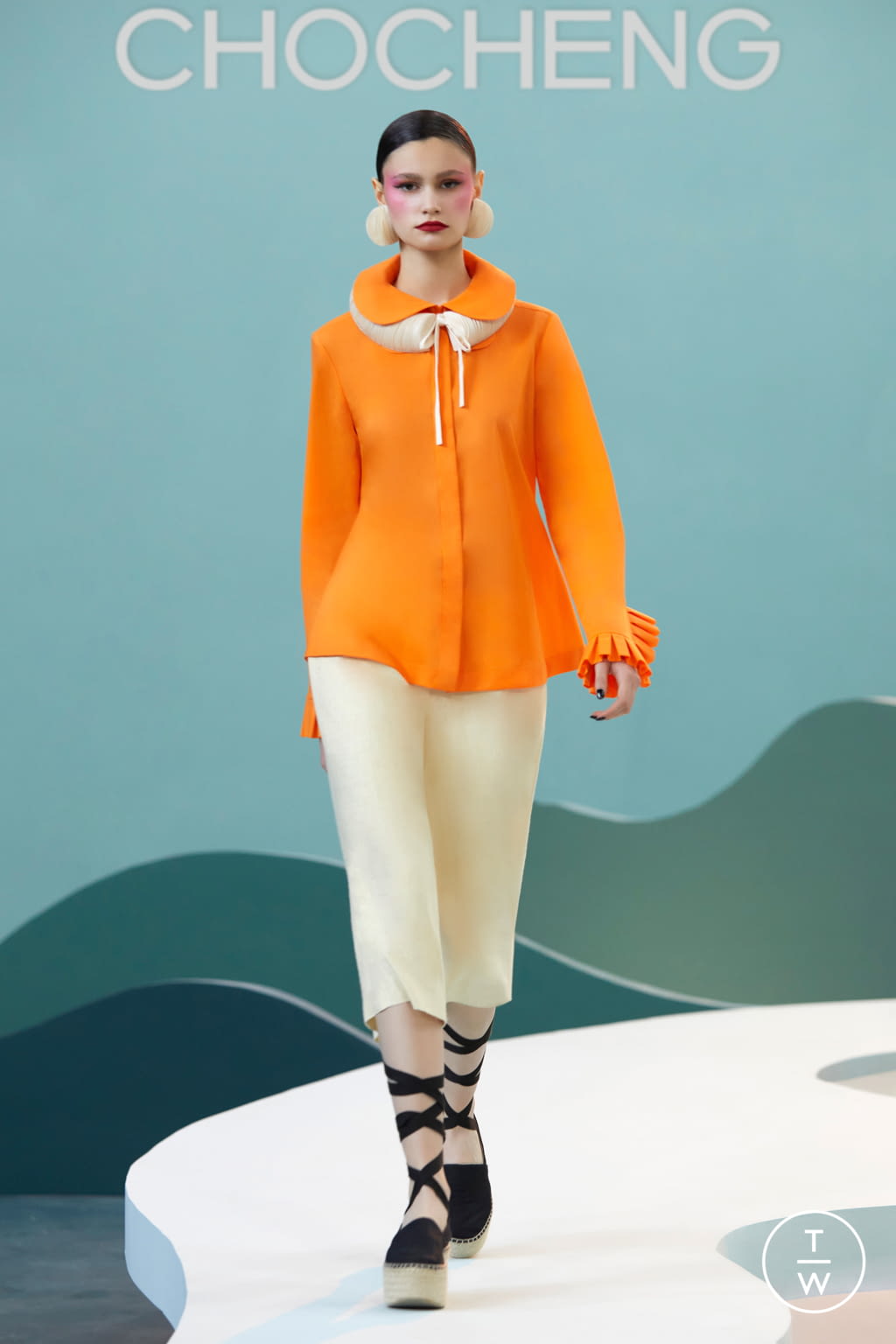 Fashion Week New York Fall/Winter 2021 look 5 from the Chocheng collection womenswear