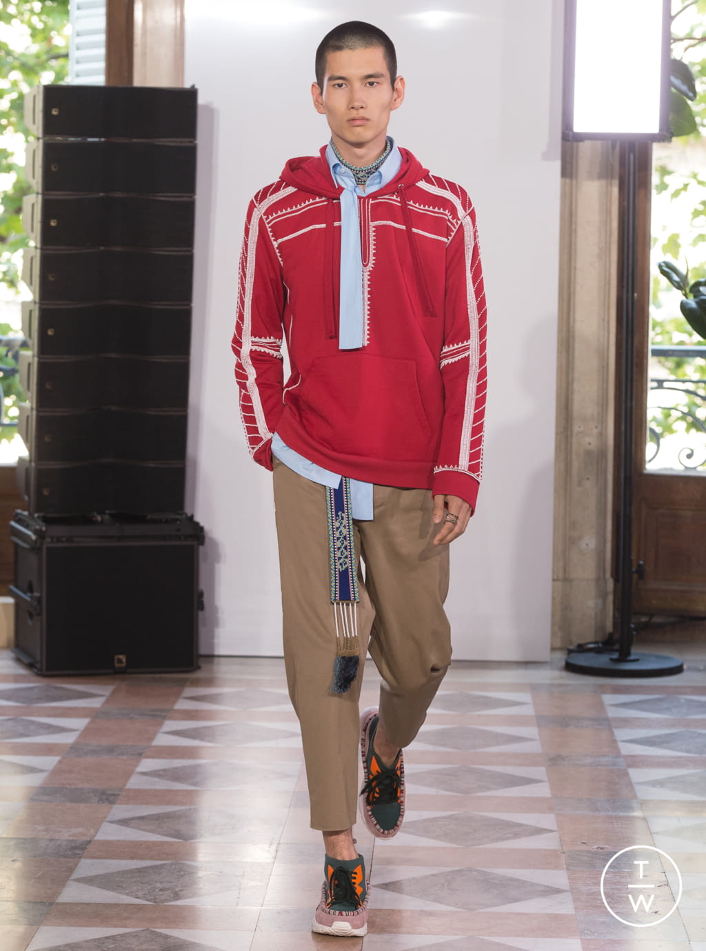 Fashion Week Paris Spring/Summer 2018 look 5 from the Valentino collection menswear