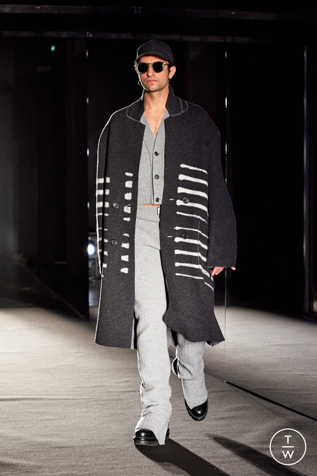 Fashion Week Paris Fall/Winter 2021 look 5 from the Louis Gabriel Nouchi collection 男装