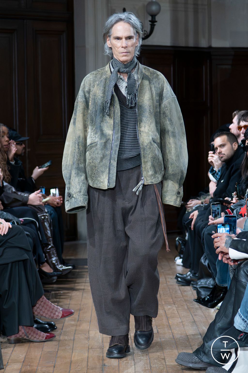 Fashion Week Paris Fall/Winter 2026 look 5 from the Ziggy Chen collection 男装
