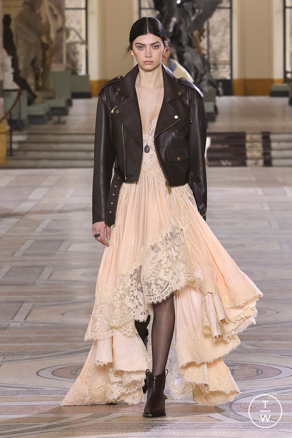 Fashion Week Paris Fall/Winter 2023 look 5 de la collection Zimmermann womenswear