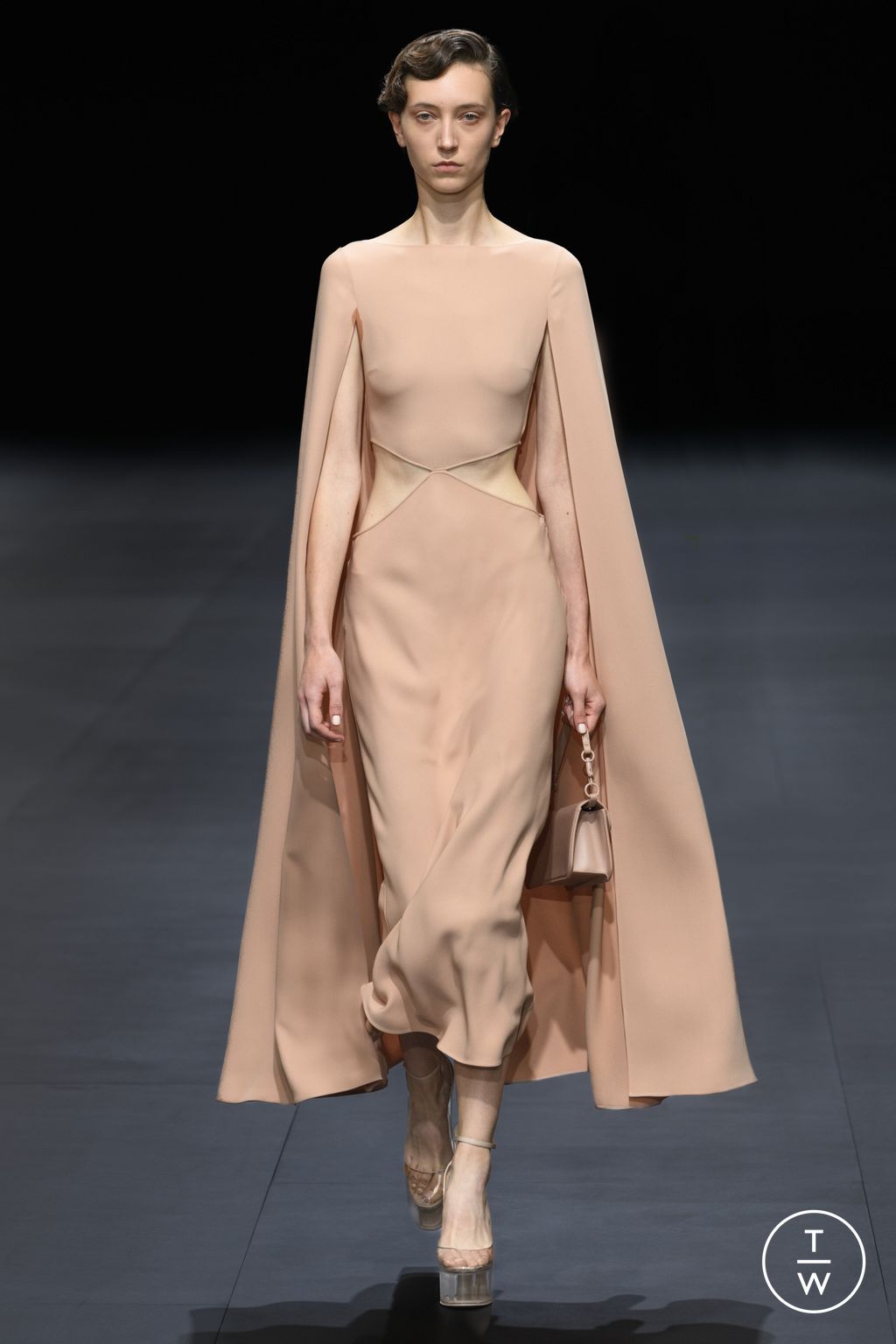 Fashion Week Paris Spring/Summer 2023 look 5 from the Valentino collection womenswear