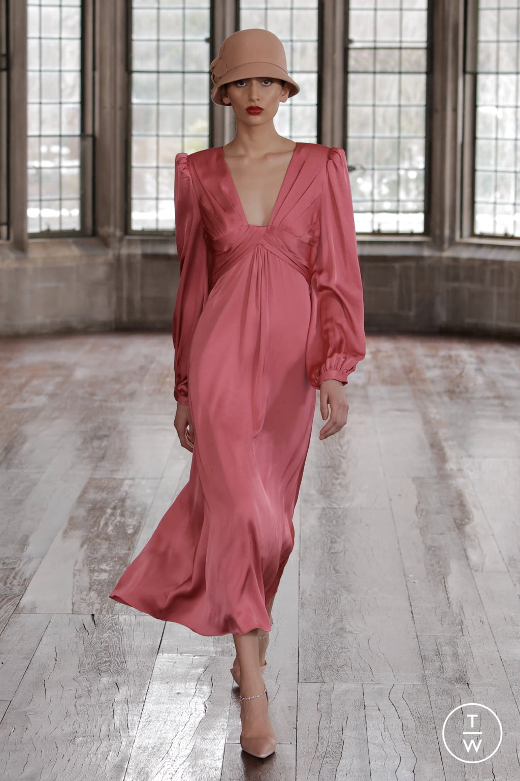 Fashion Week New York Fall/Winter 2022 look 6 de la collection Badgley Mischka womenswear