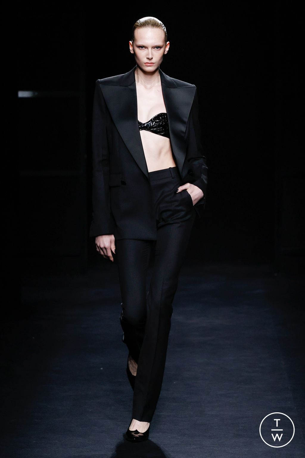 Fashion Week Paris Fall/Winter 2024 look 6 de la collection Nina Ricci womenswear