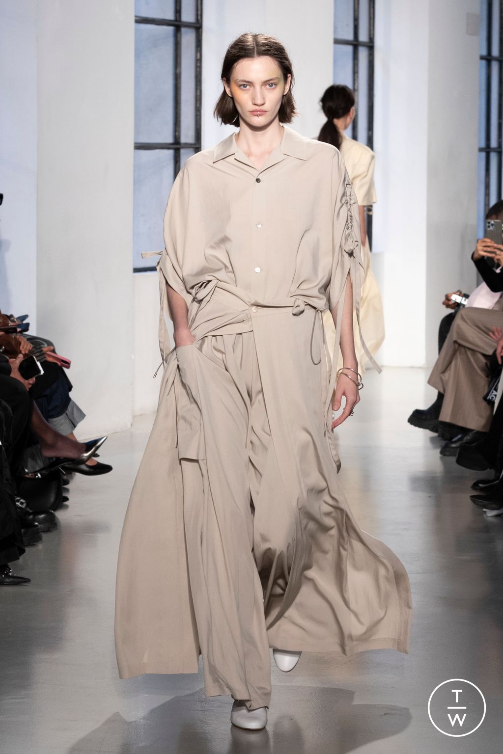 Fashion Week Paris Spring/Summer 2025 look 6 from the Ujoh collection 女装