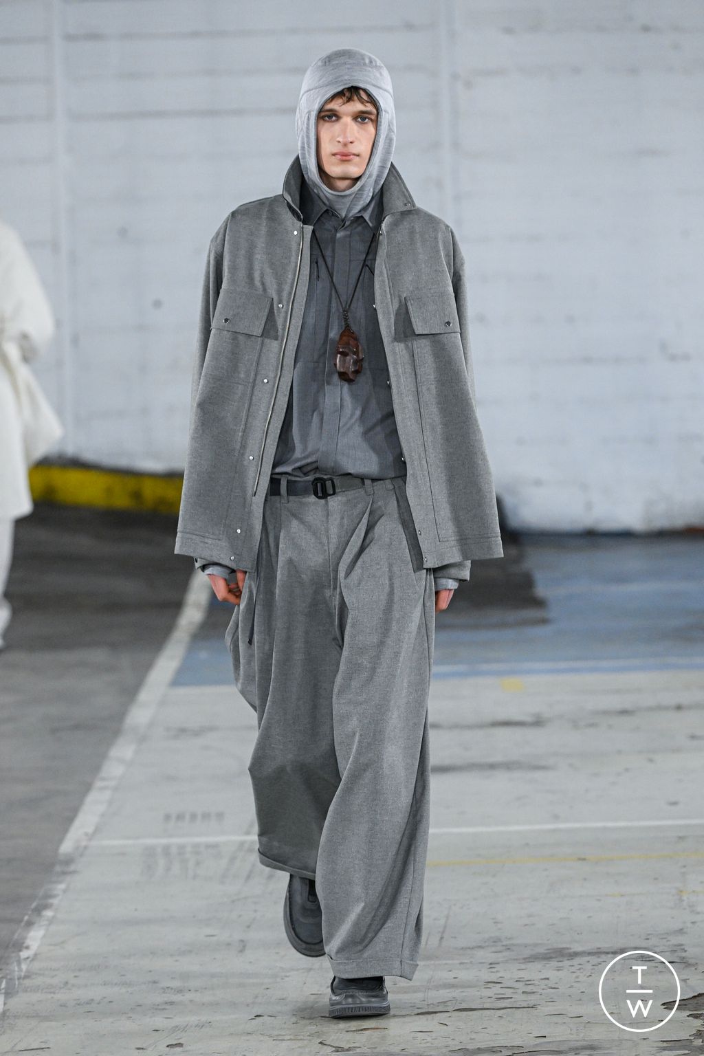 Fashion Week Paris Fall/Winter 2026 look 6 de la collection White Mountaineering menswear