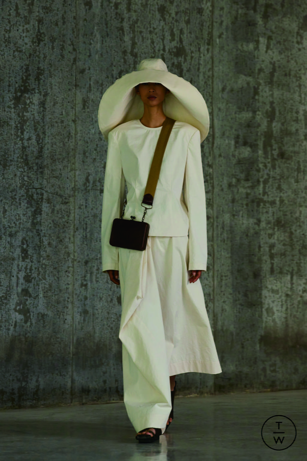 Fashion Week Paris Spring/Summer 2022 look 6 from the Uma Wang collection womenswear