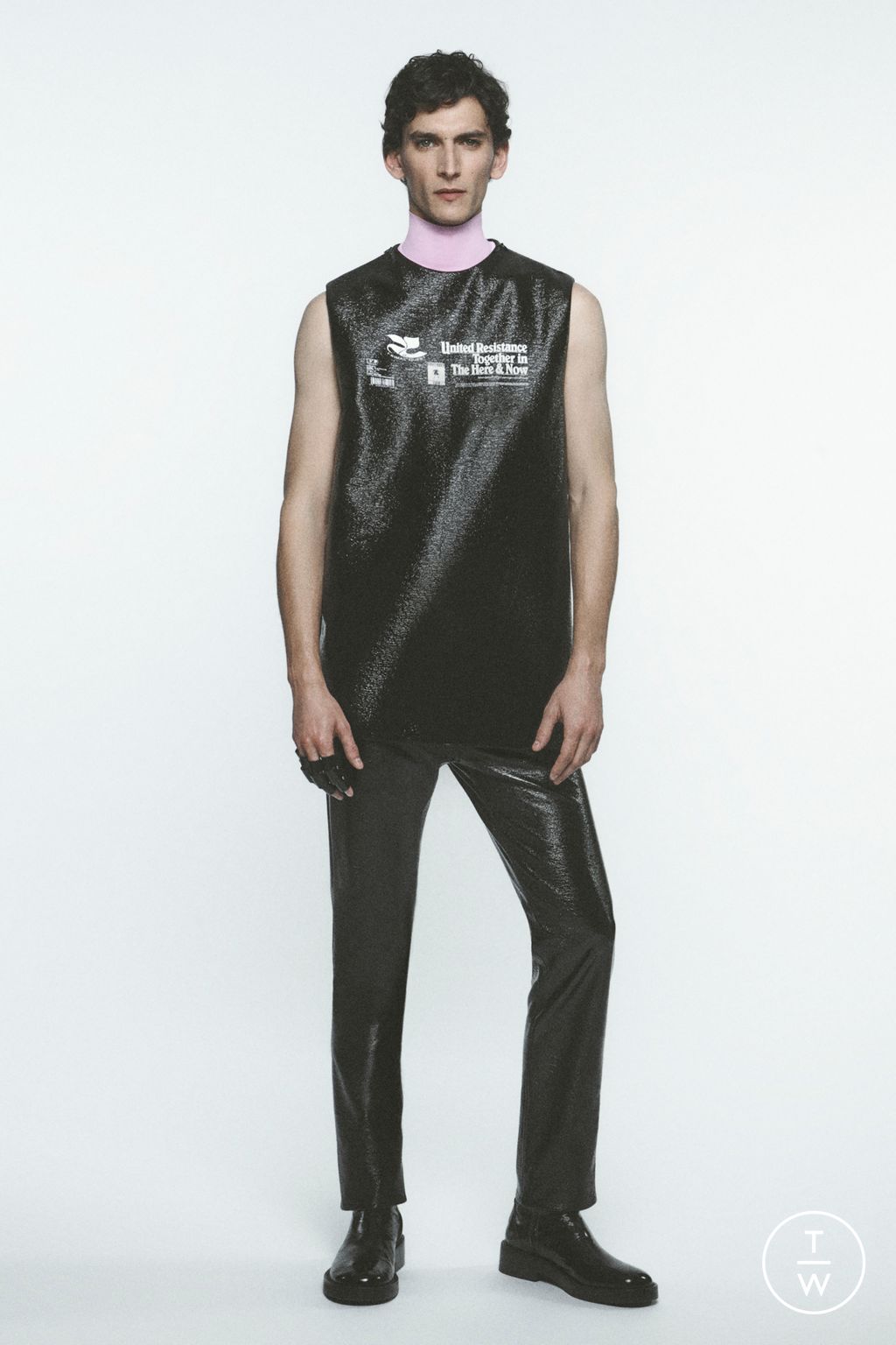 Fashion Week Paris Fall/Winter 2023 look 4 from the Courrèges collection menswear