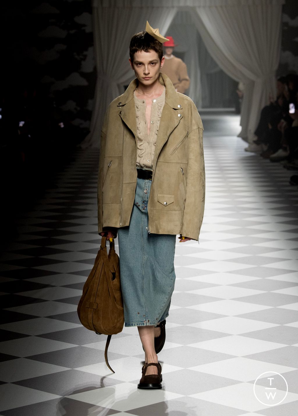 Fashion Week Milan Fall/Winter 2024 look 6 de la collection Moschino womenswear