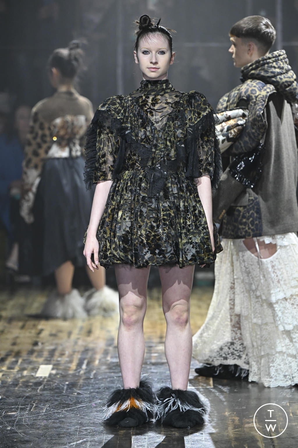 Fashion Week London Fall/Winter 2022 look 1 from the Preen by Thornton Bregazzi collection womenswear