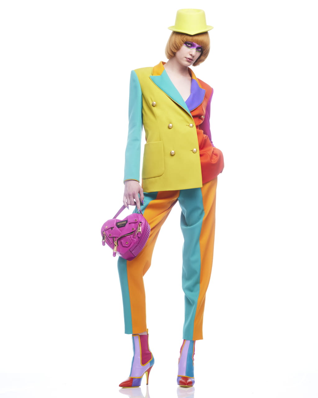 Fashion Week New York Pre-Fall 2022 look 6 from the Moschino collection womenswear