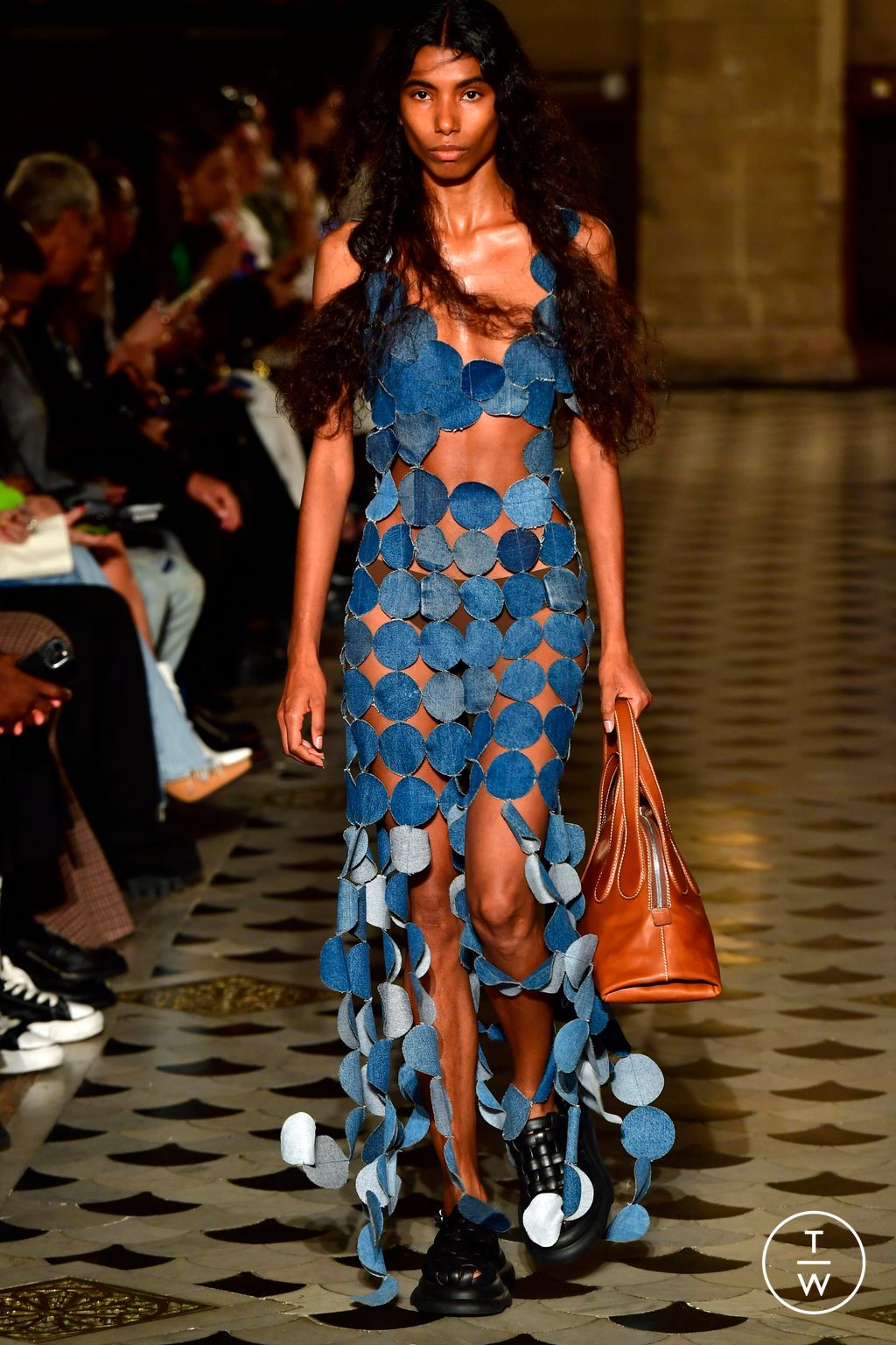 Fashion Week Paris Spring/Summer 2023 look 34 from the A.W.A.K.E MODE collection 女装