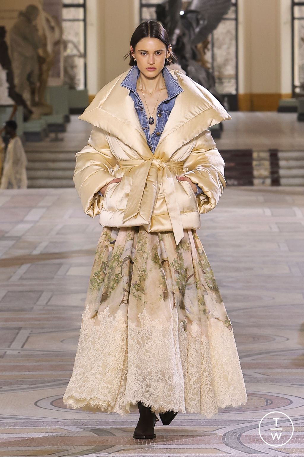 Fashion Week Paris Fall/Winter 2023 look 6 de la collection Zimmermann womenswear