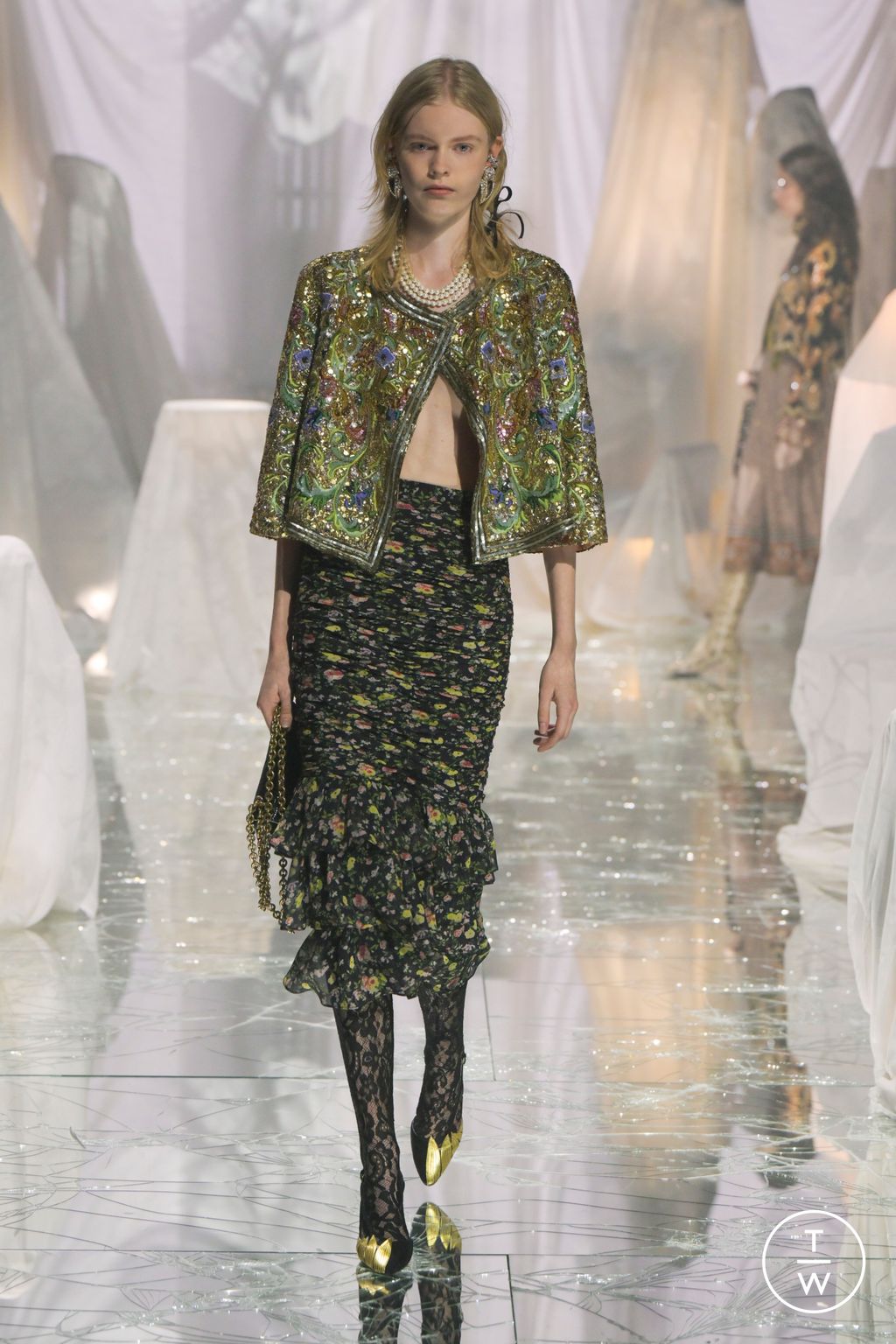 Fashion Week Paris Spring/Summer 2025 look 6 from the Valentino collection womenswear