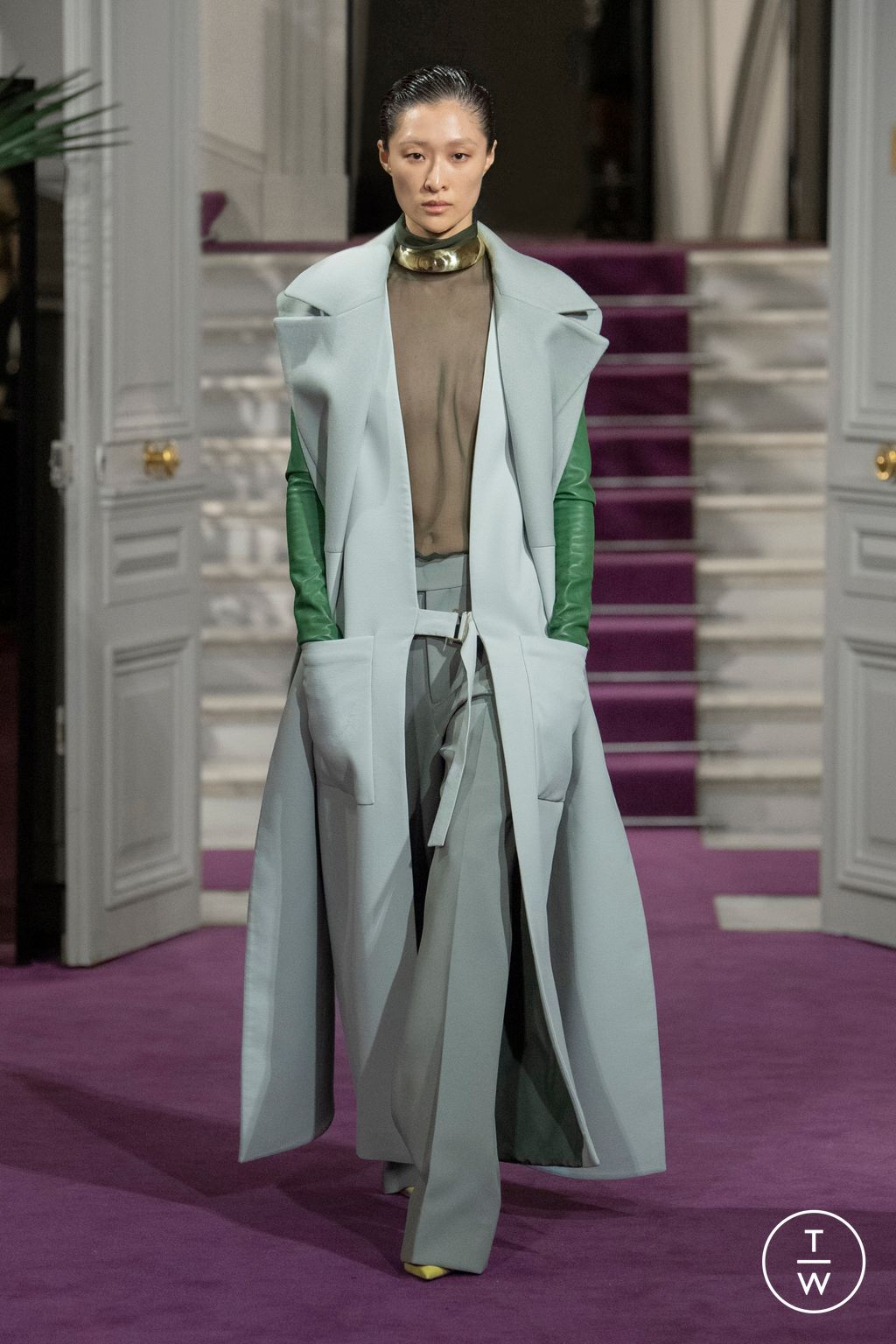 Fashion Week Paris Spring/Summer 2024 look 6 from the Valentino collection 高级定制