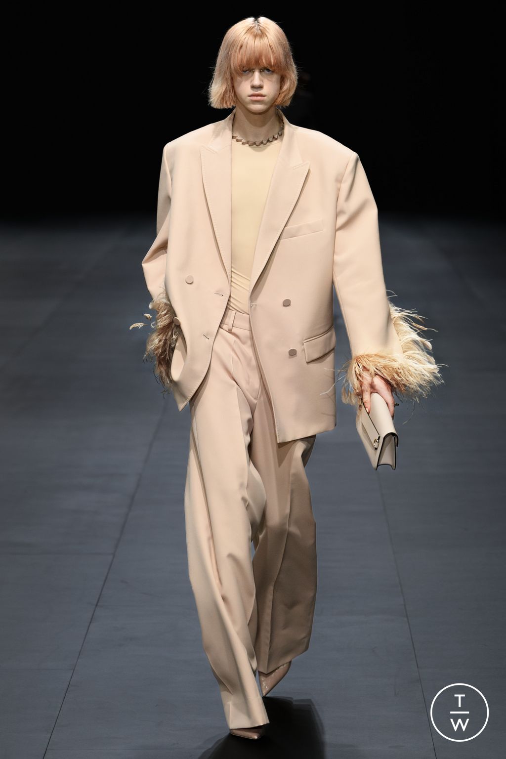 Fashion Week Paris Spring/Summer 2023 look 6 from the Valentino collection womenswear