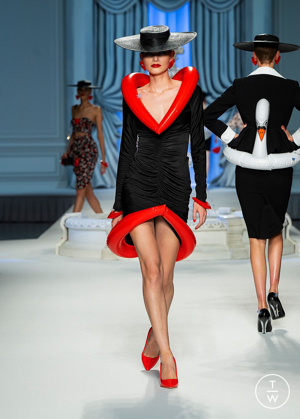 Fashion Week Milan Spring/Summer 2023 look 7 de la collection Moschino womenswear