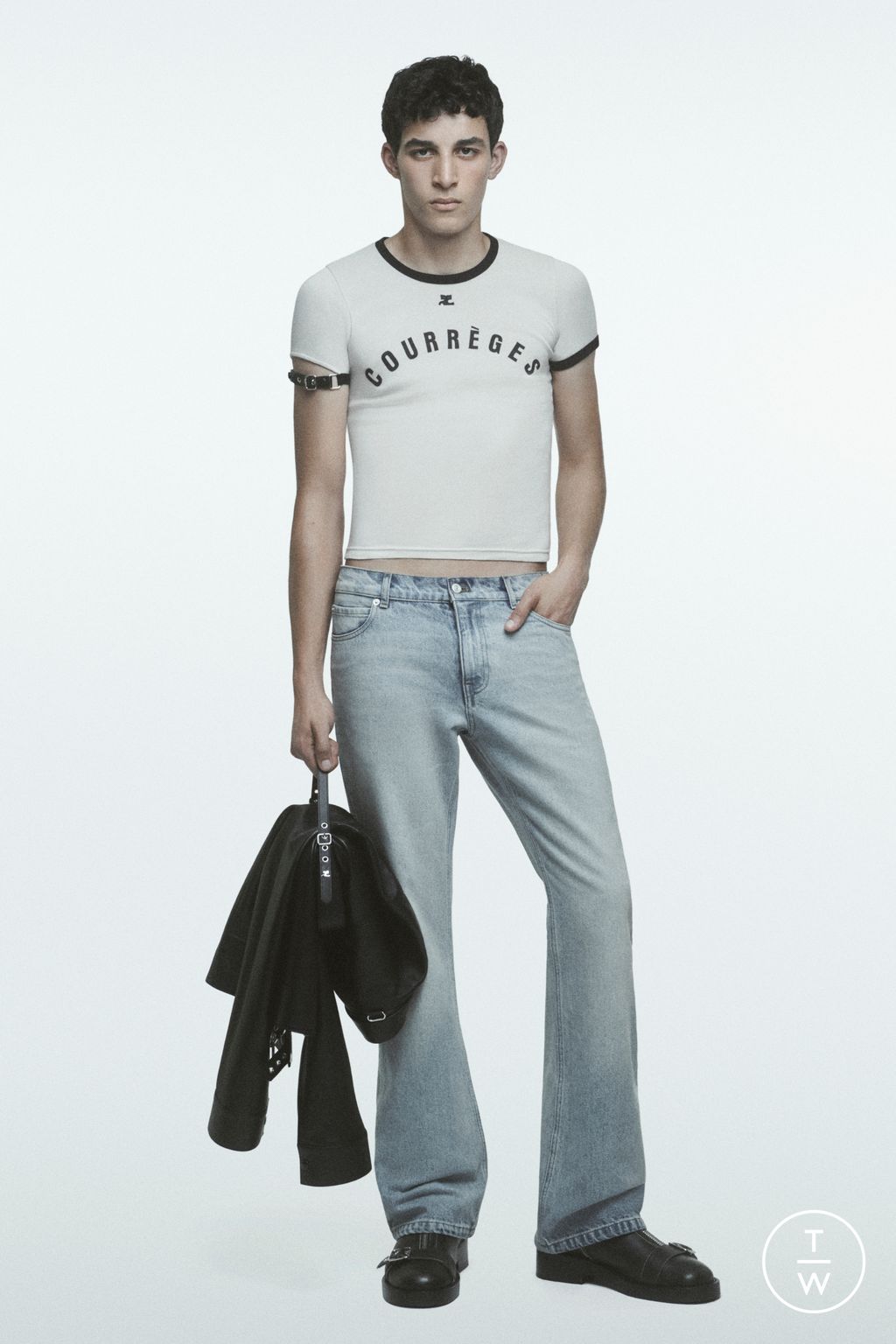 Fashion Week Paris Spring/Summer 2024 look 7 from the Courrèges collection 男装