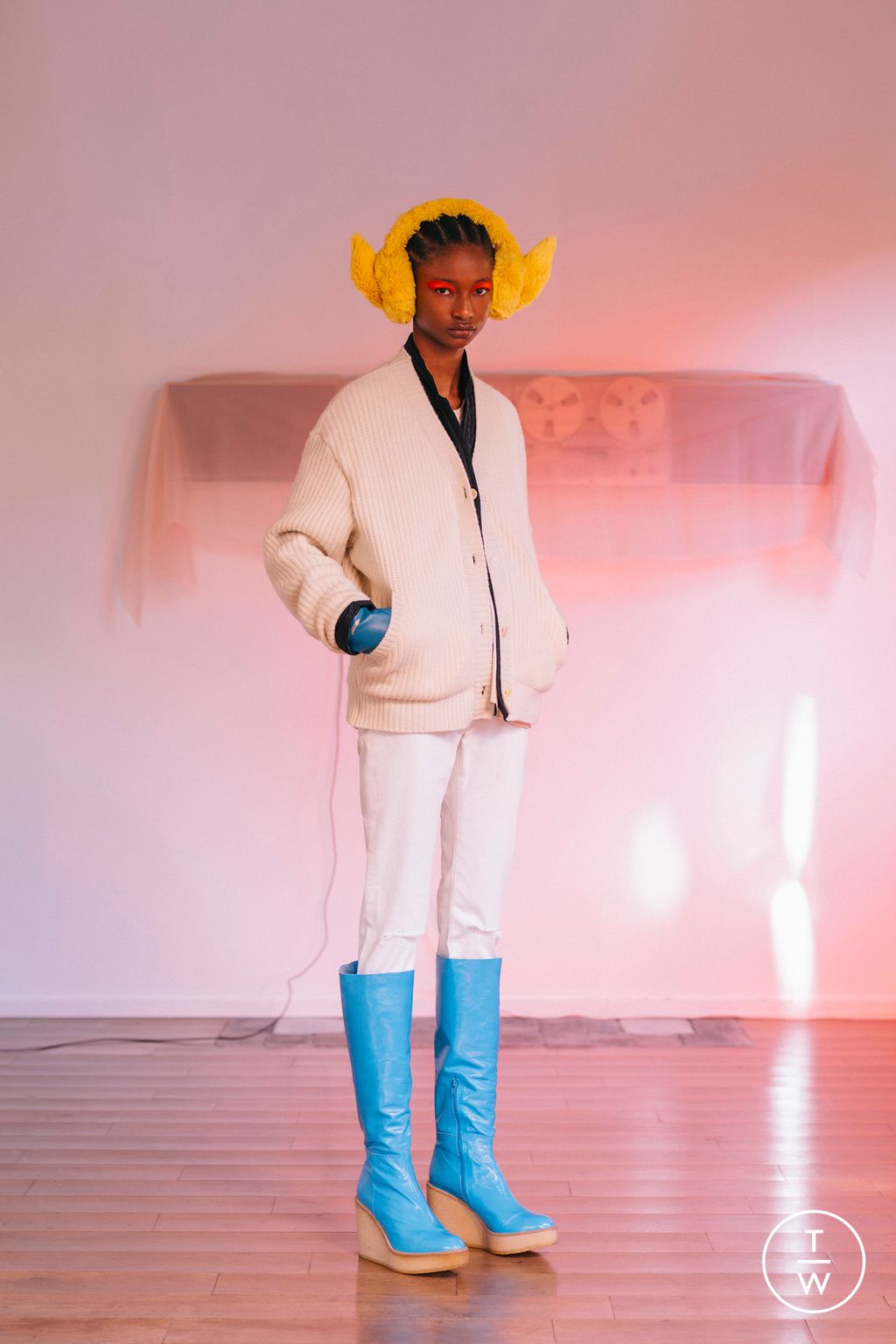 Fashion Week Paris Pre-Fall 2023 look 7 from the Undercover collection womenswear