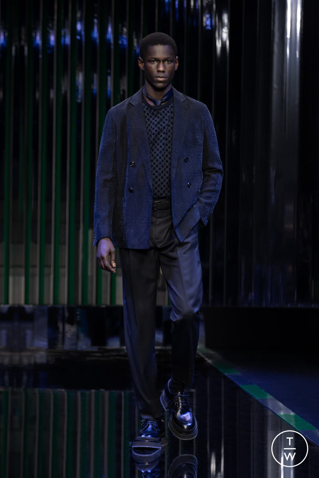 Fashion Week Milan Fall/Winter 2022 look 7 from the Giorgio Armani collection 女装