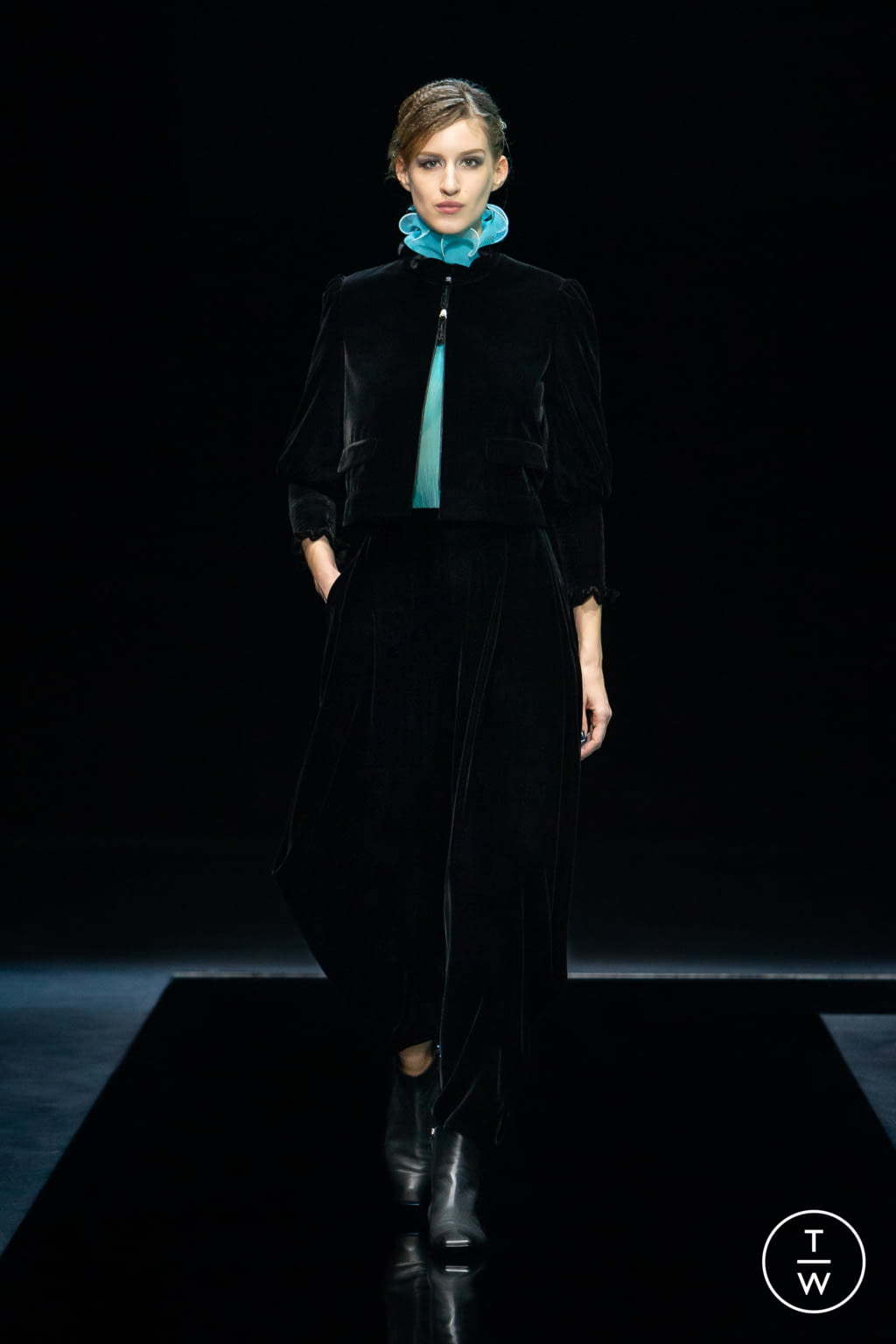 Fashion Week Milan Fall/Winter 2021 look 7 from the Giorgio Armani collection womenswear